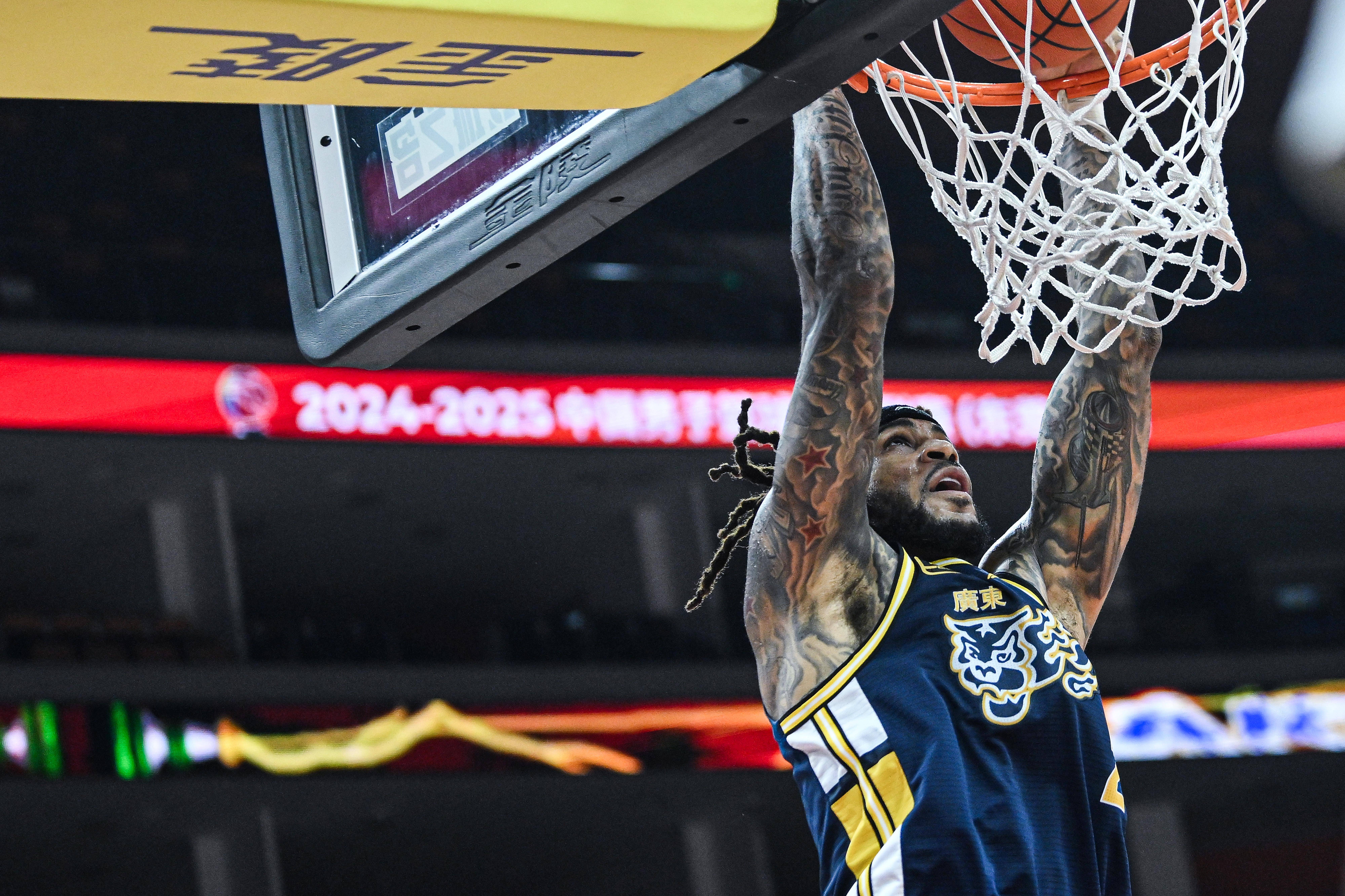 河北队击败湖南队,取得胜利 河北队击败湖南队,取得胜利