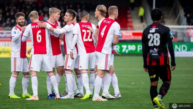 阿贾克斯大胜,小组头名稳固 阿贾克斯大胜,小组头名稳固