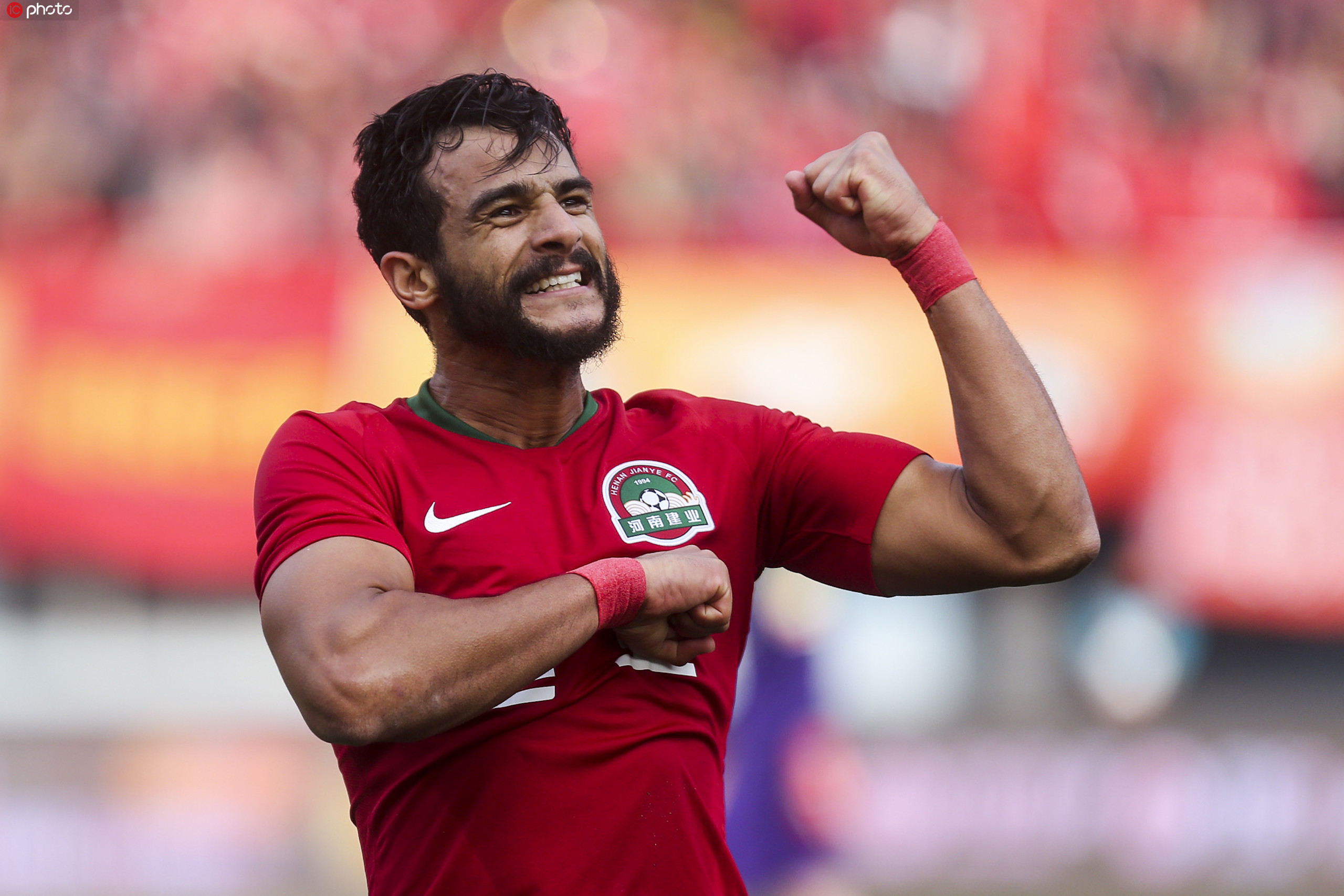 罗马新援迎来首秀,表现让球迷惊艳 罗马新援迎来首秀,表现让球迷惊艳