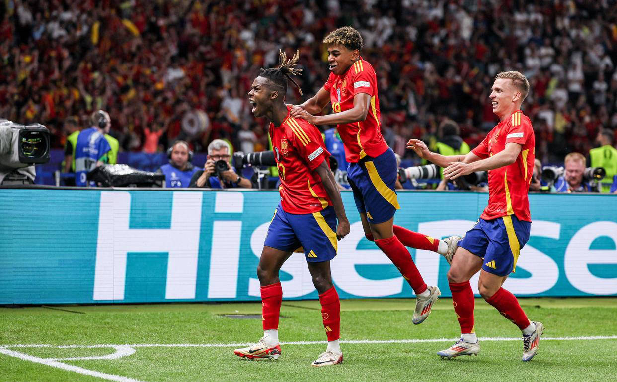 包含尤文图斯主帅采取新战术迎接大考的词条