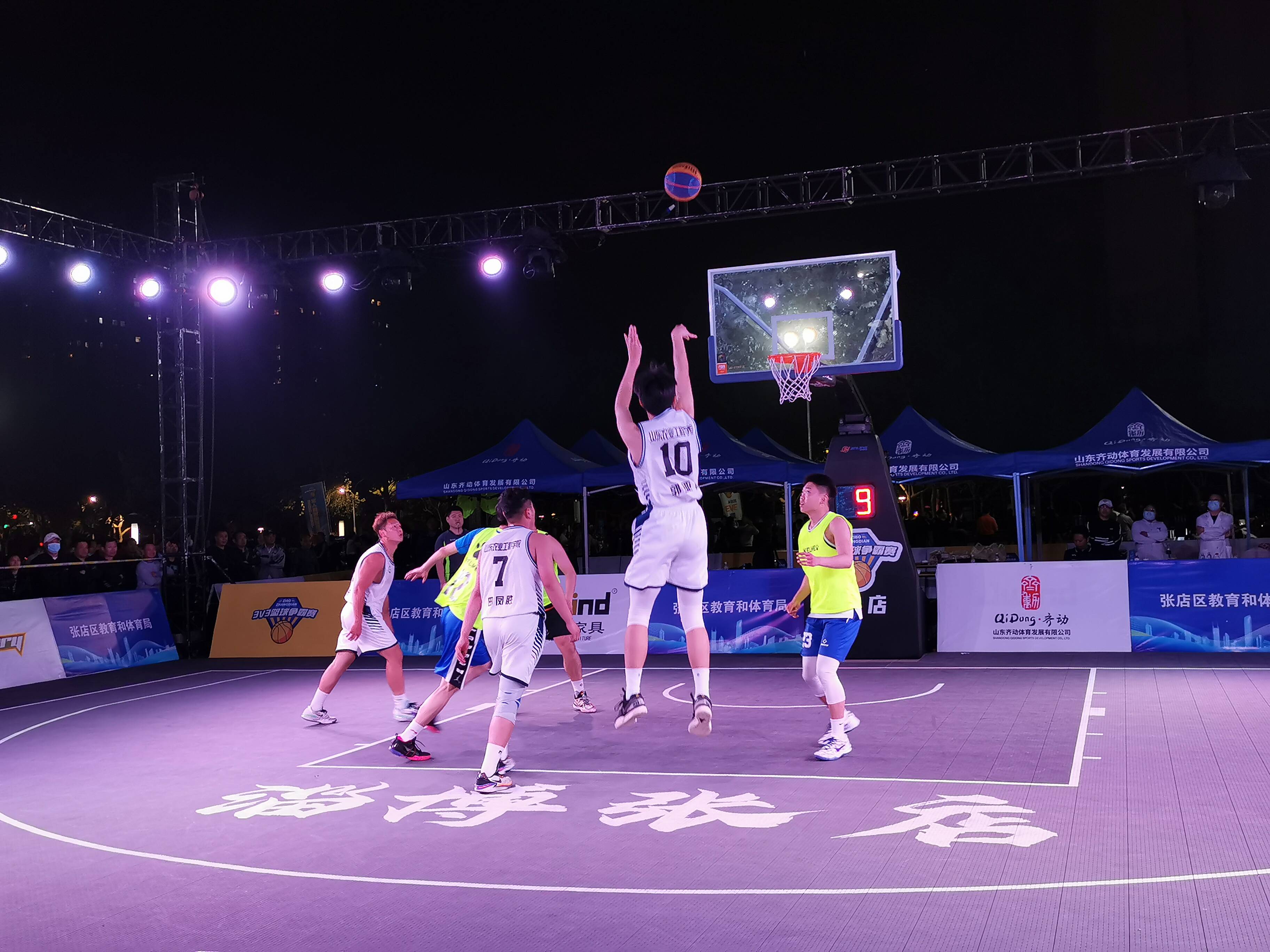 中国篮球联赛球队迎接激烈比赛