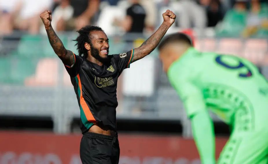 热那亚球员集训期间受伤,备战计划受影响 热那亚球员集训期间受伤,备战计划受影响