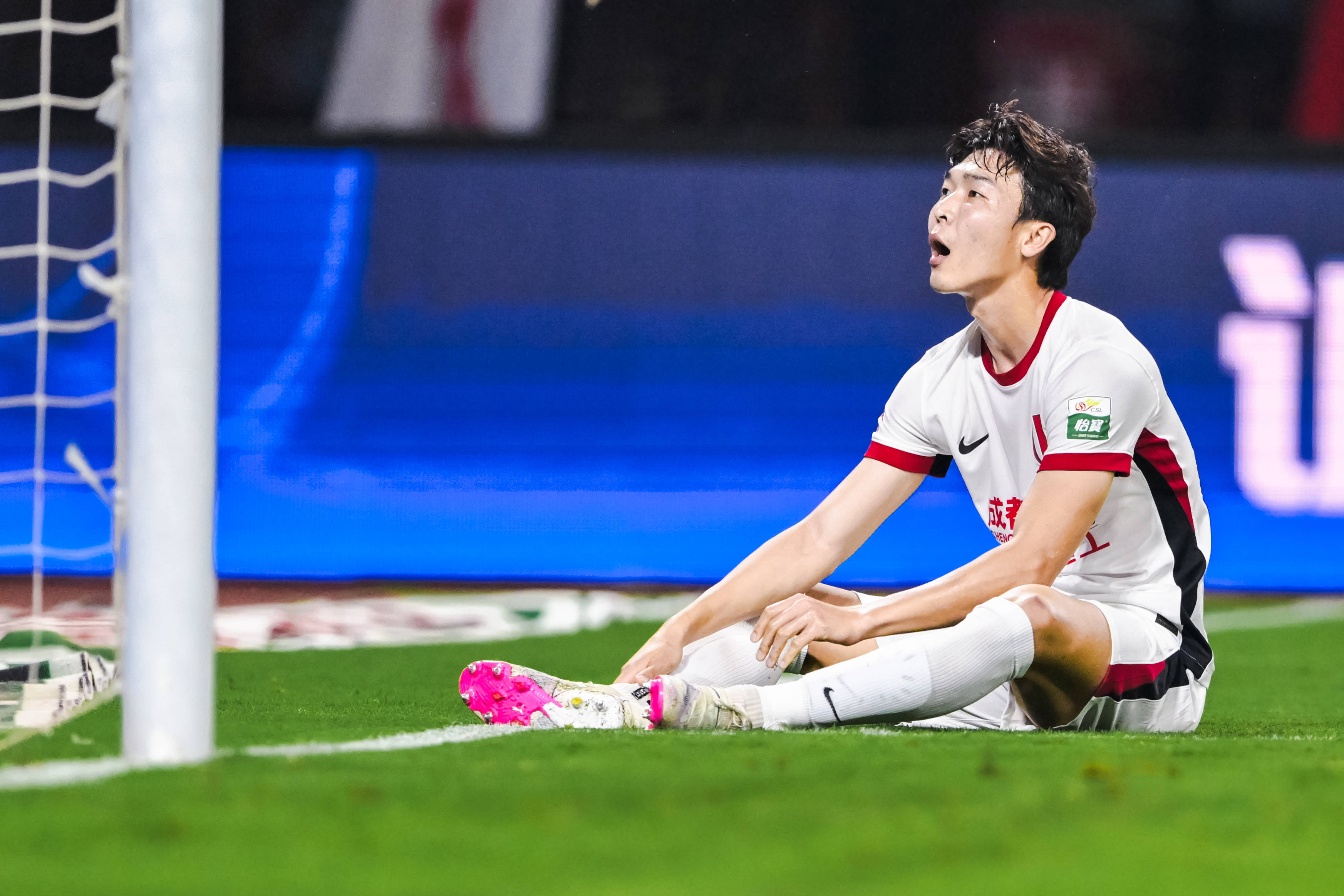 热那亚球员集训期间受伤,备战计划受影响 热那亚球员集训期间受伤,备战计划受影响