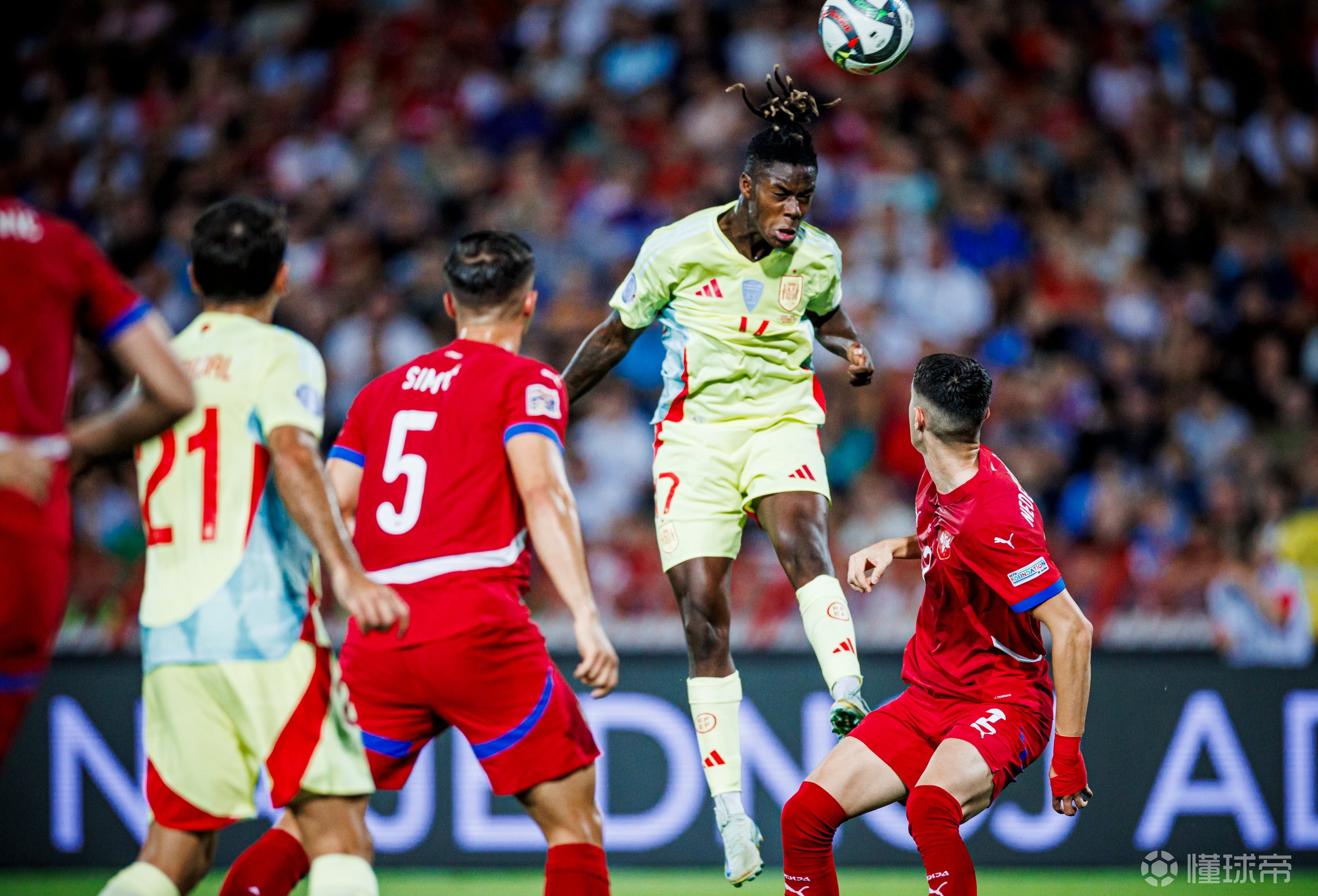 西班牙在主场五球大胜扫除意大利,提前实现欧洲杯晋级 西班牙在主场五球大胜扫除意大利,提前实现欧洲杯晋级