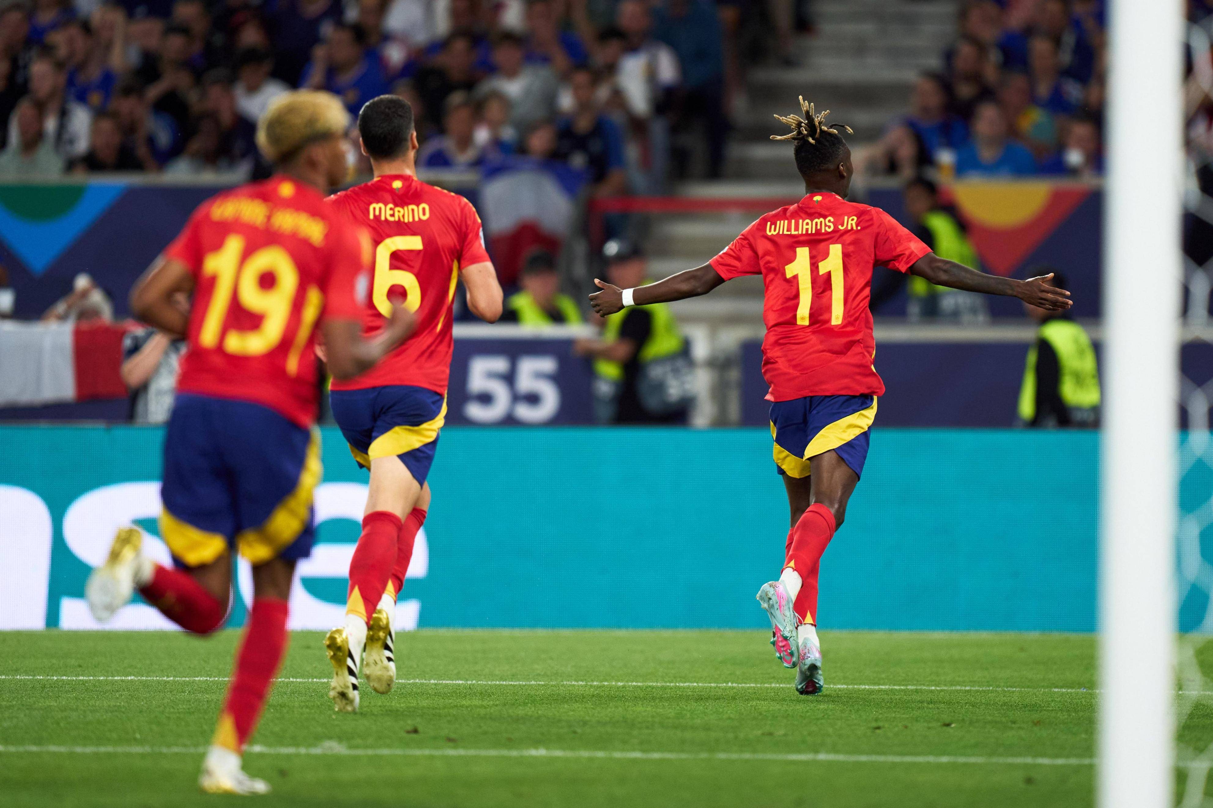 西班牙在主场五球大胜扫除意大利,提前实现欧洲杯晋级 西班牙在主场五球大胜扫除意大利,提前实现欧洲杯晋级