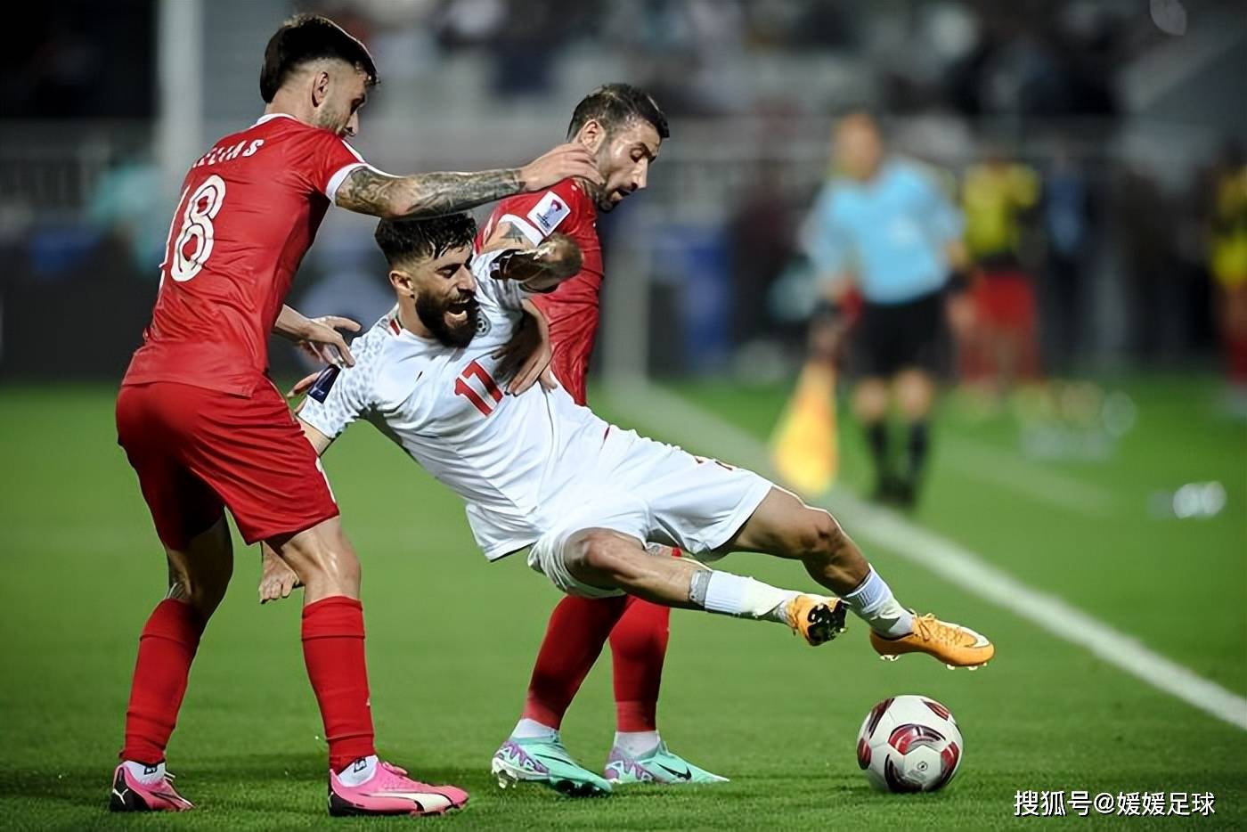 伊朗队在足球比赛中取得胜利 伊朗队在足球比赛中取得胜利