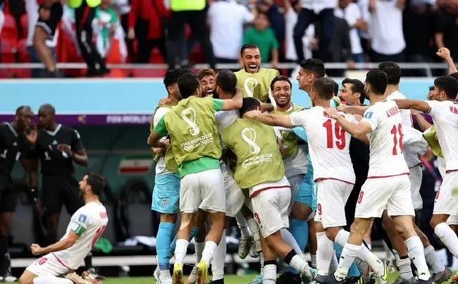 伊朗队在足球比赛中取得胜利 伊朗队在足球比赛中取得胜利