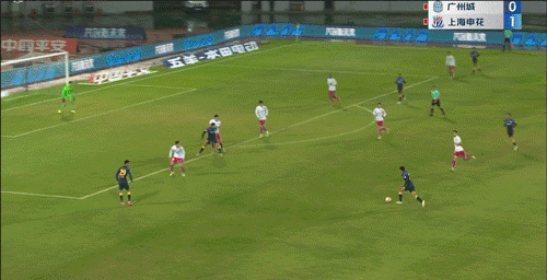 比赛节奏快速场上火药味十足 比赛节奏快速场上火药味十足