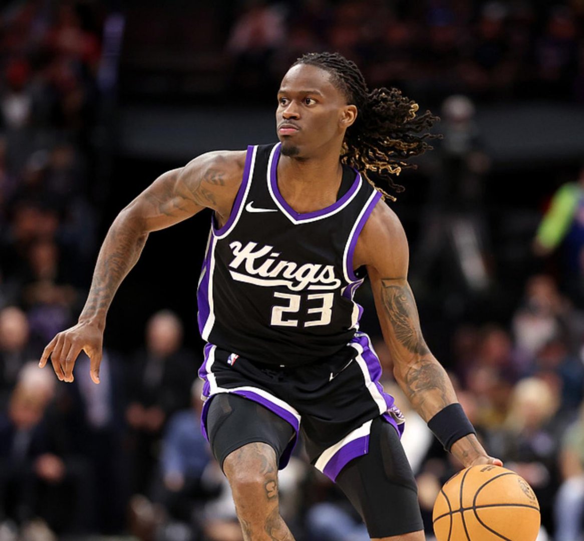 雄鹿队主场胜率不减,东部第一位置牢不可破 雄鹿队主场胜率不减,东部第一位置牢不可破