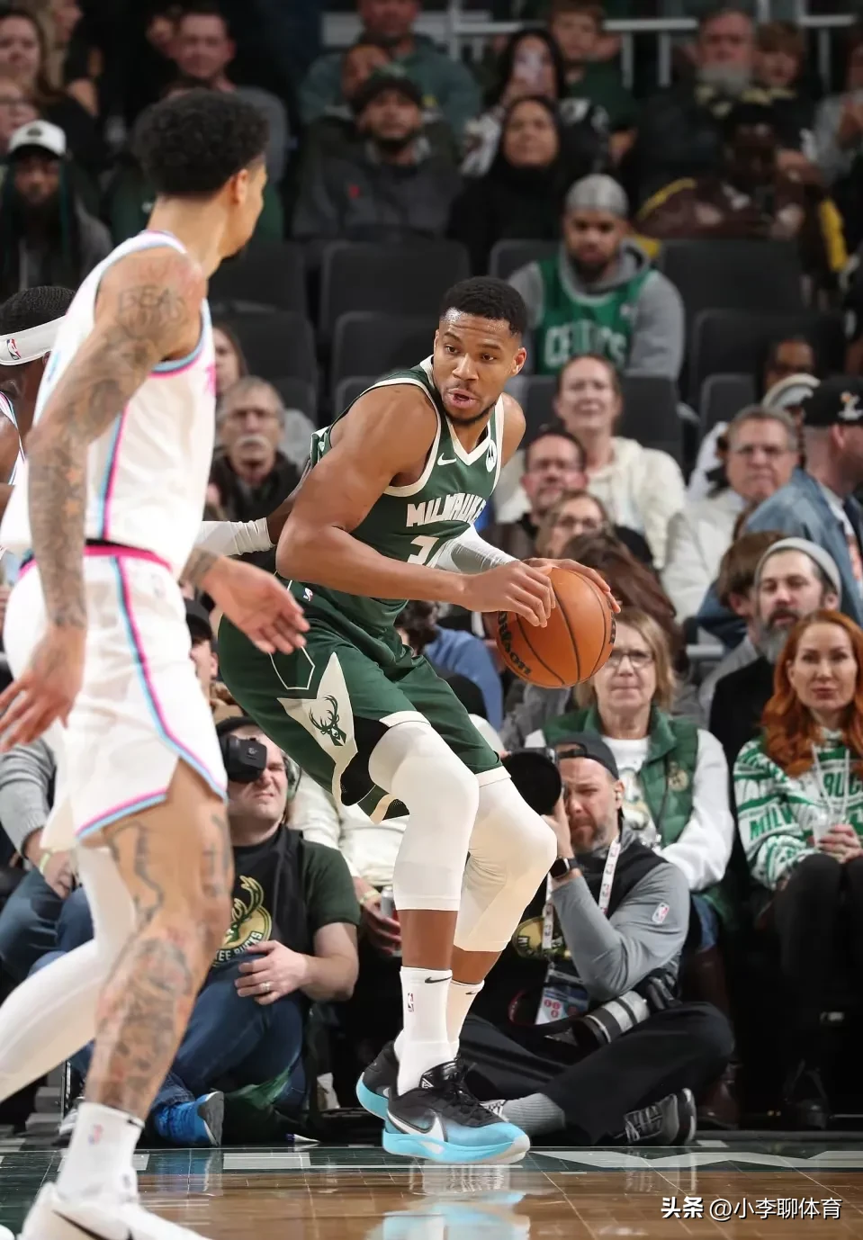 雄鹿队主场胜率不减,东部第一位置牢不可破 雄鹿队主场胜率不减,东部第一位置牢不可破