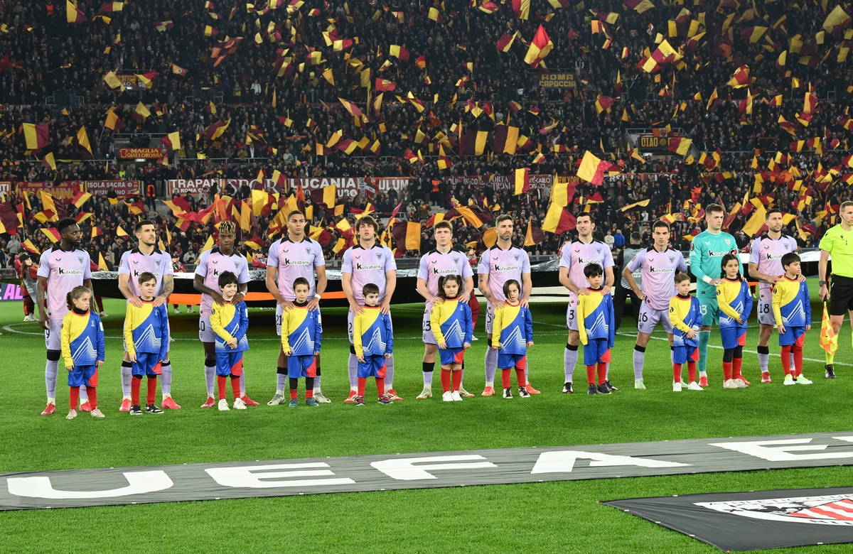 鹿岛鹿角主场与沙特劲旅握手言和,领跑积分榜! 鹿岛鹿角主场与沙特劲旅握手言和,领跑积分榜!