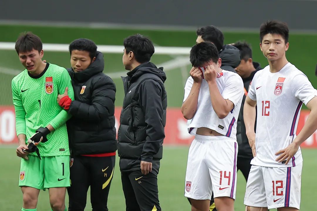 乌兹别克球队席卷对手,充满冠军气息 乌兹别克球队席卷对手,充满冠军气息