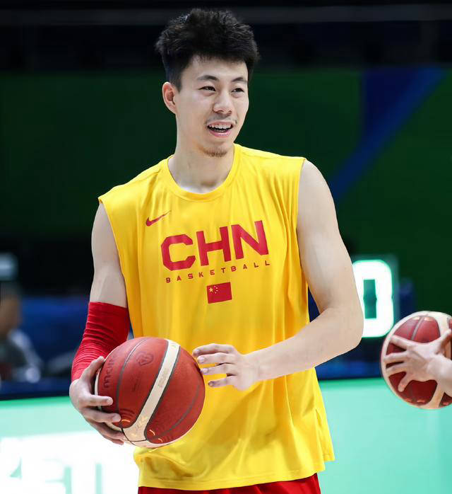 青年篮球联赛决赛热身赛,球员状态火热 青年篮球联赛决赛热身赛,球员状态火热