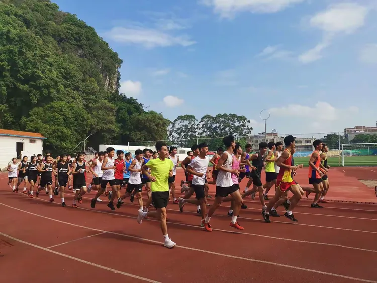 体育健将彩排练习透出自信光芒 体育健将彩排练习透出自信光芒