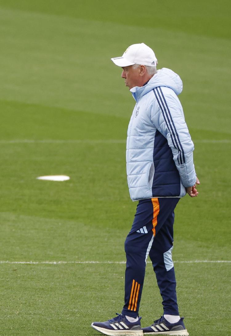 皇家马德里主教练敲定新赛季战术,球队备战 皇家马德里主教练敲定新赛季战术,球队备战