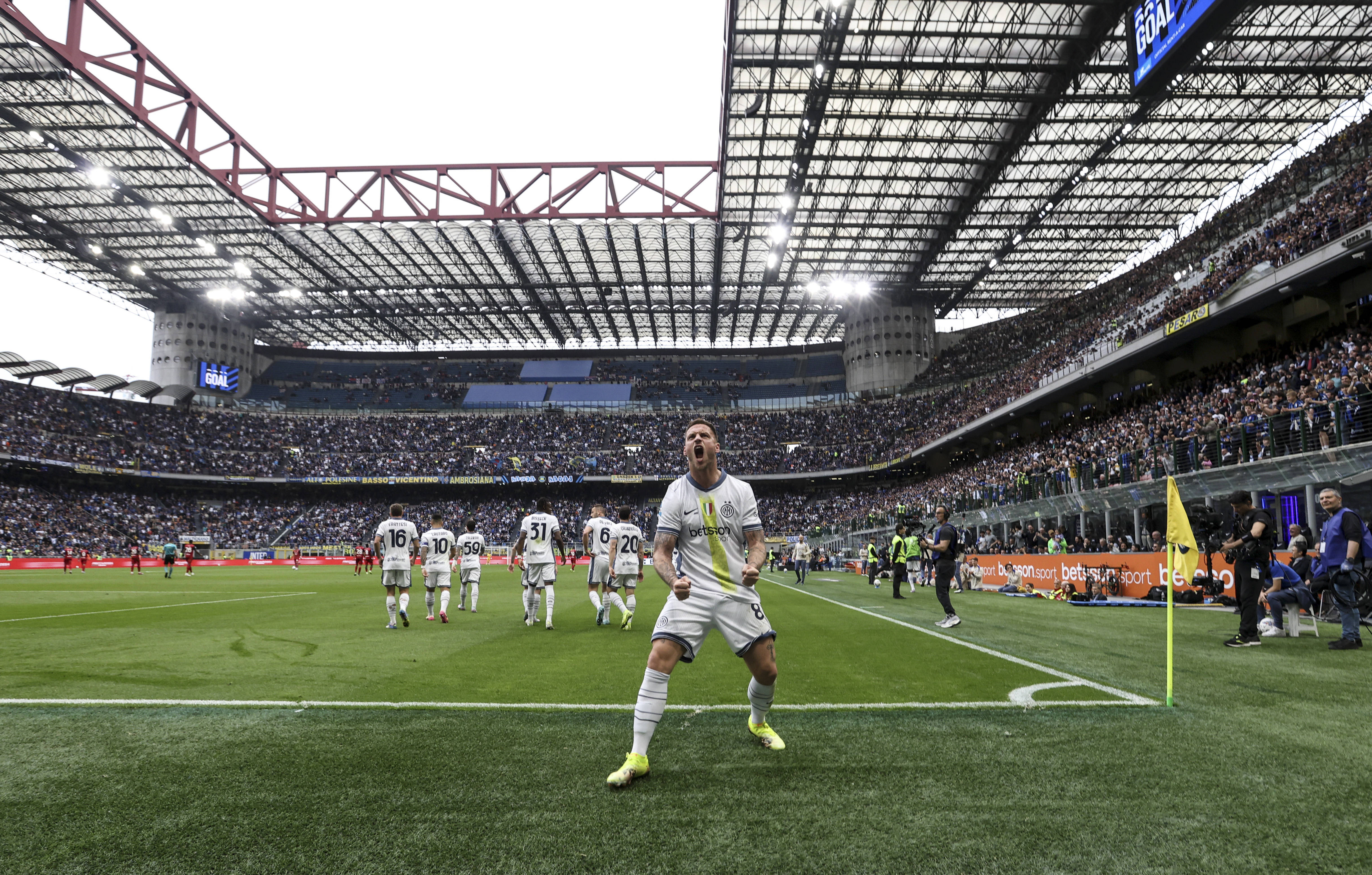 卡利亚里守门员神勇扑救,助球队拿下宝贵三分 卡利亚里守门员神勇扑救,助球队拿下宝贵三分