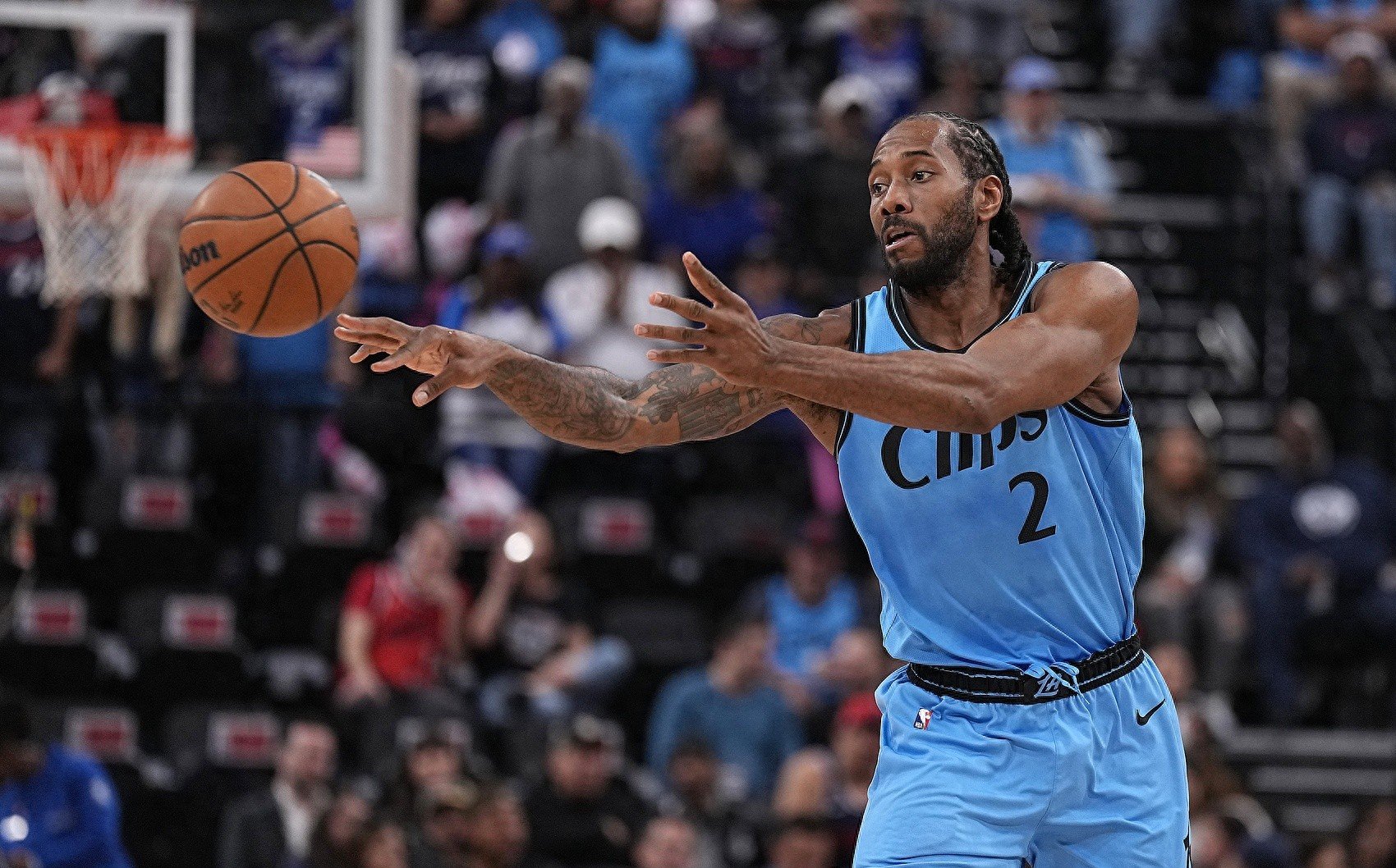 猛龙逆袭击败雄鹿:莱昂纳德关键时刻贡献绝杀 猛龙逆袭击败雄鹿:莱昂纳德关键时刻贡献绝杀