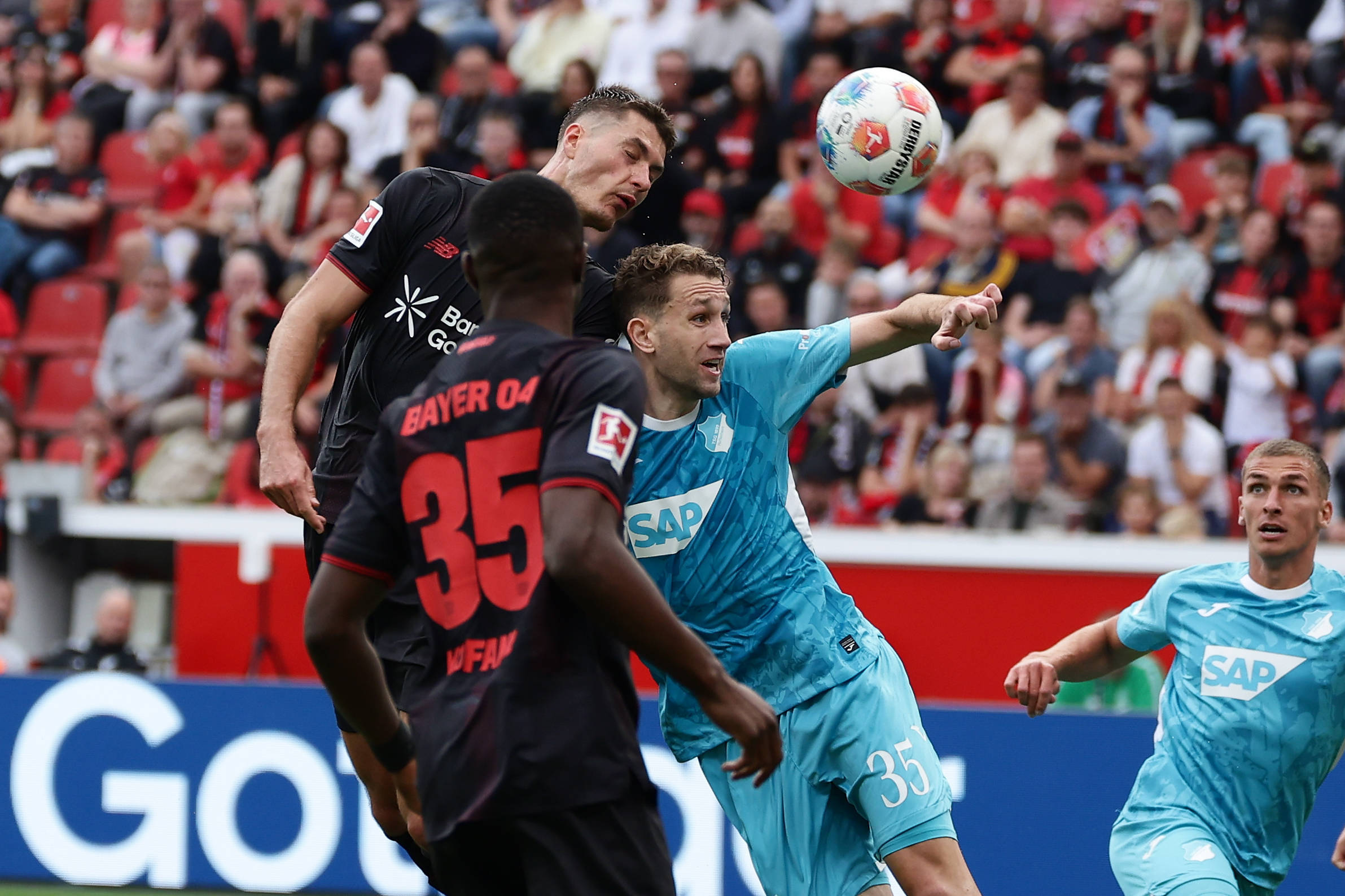 霍芬海姆主场大胜，横扫沙尔克登顶德甲积分榜