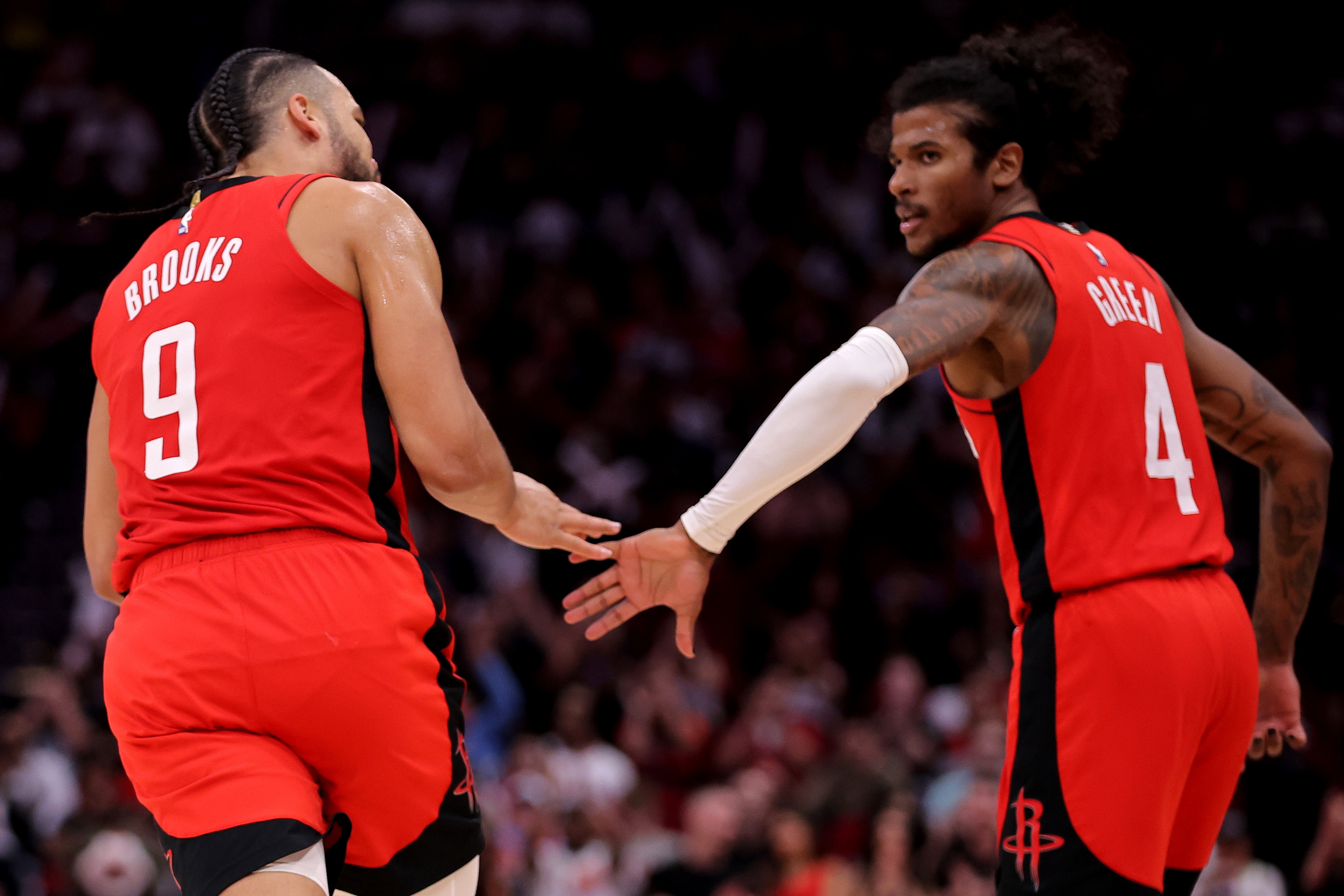 火箭客场战胜篮网,终结負 火箭客场战胜篮网,终结負