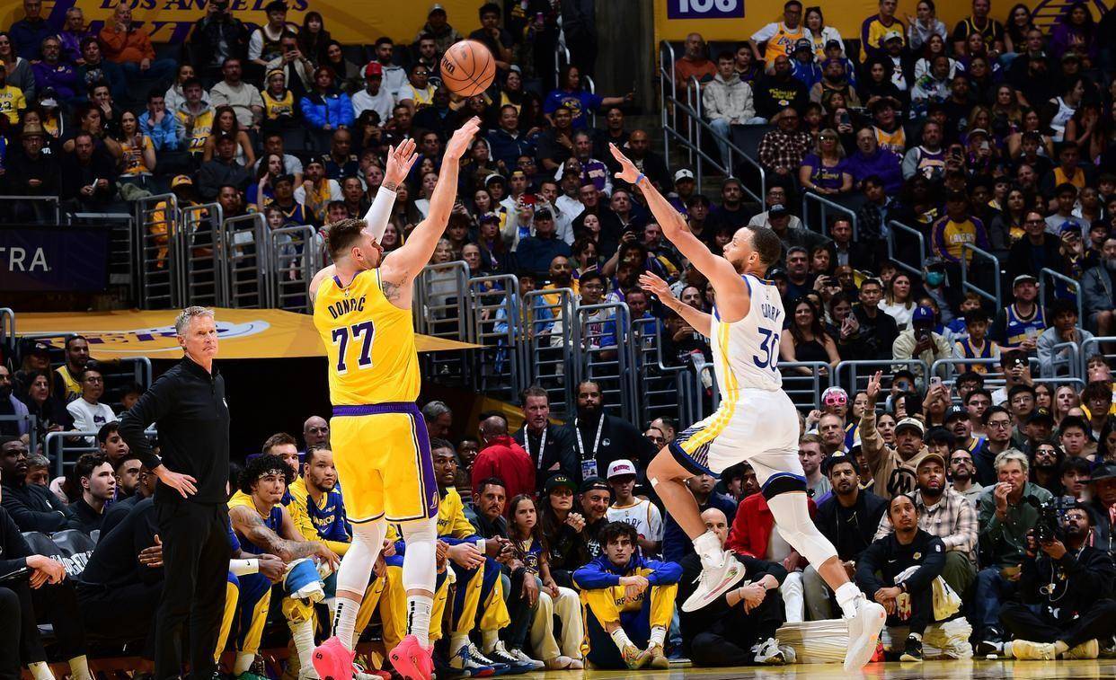 勇士赢得激烈对决，力克湖人的简单介绍