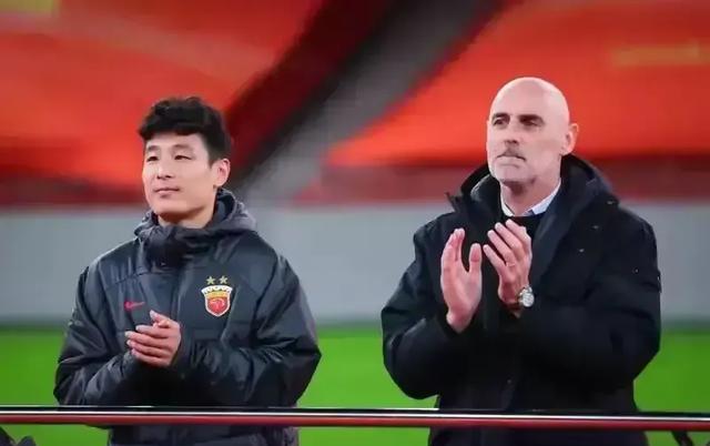 包含2021年亚冠联赛淘汰赛阶段战况分析:上港晋级八强恒大遭淘汰的词条