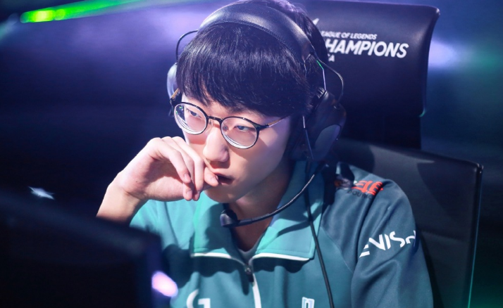 RNG险胜DRX，ShowMaker团战一打五强强对话小组赛，点燃全场激情